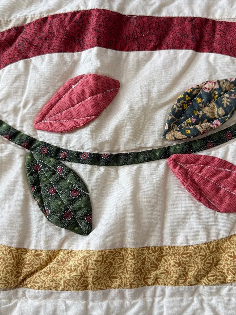 Vintage Floral Appliqué Cotton Quilt Queen 90x88 White Pink Green 3D Leaves